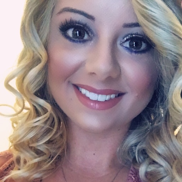 Meet your Posher, Amanda - Picture 1 of 1